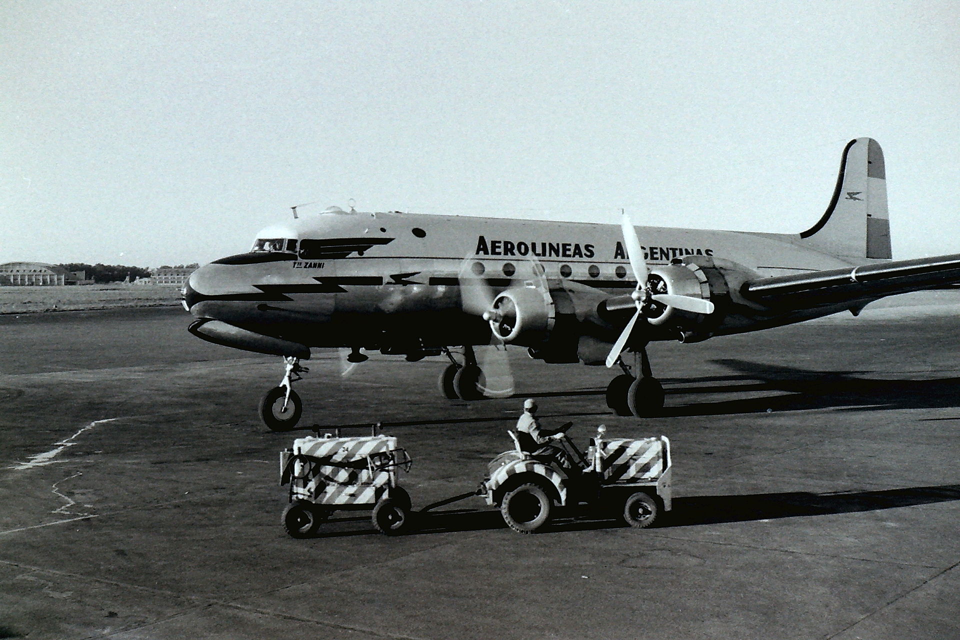 Aerolineas_Argentinas_DC4_atEZE_1958