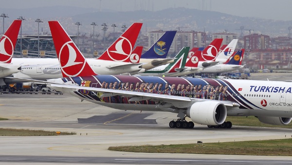 Turkish_Airlines_Boeing_777-300ER_TC-JJI_IST_2012-11-24