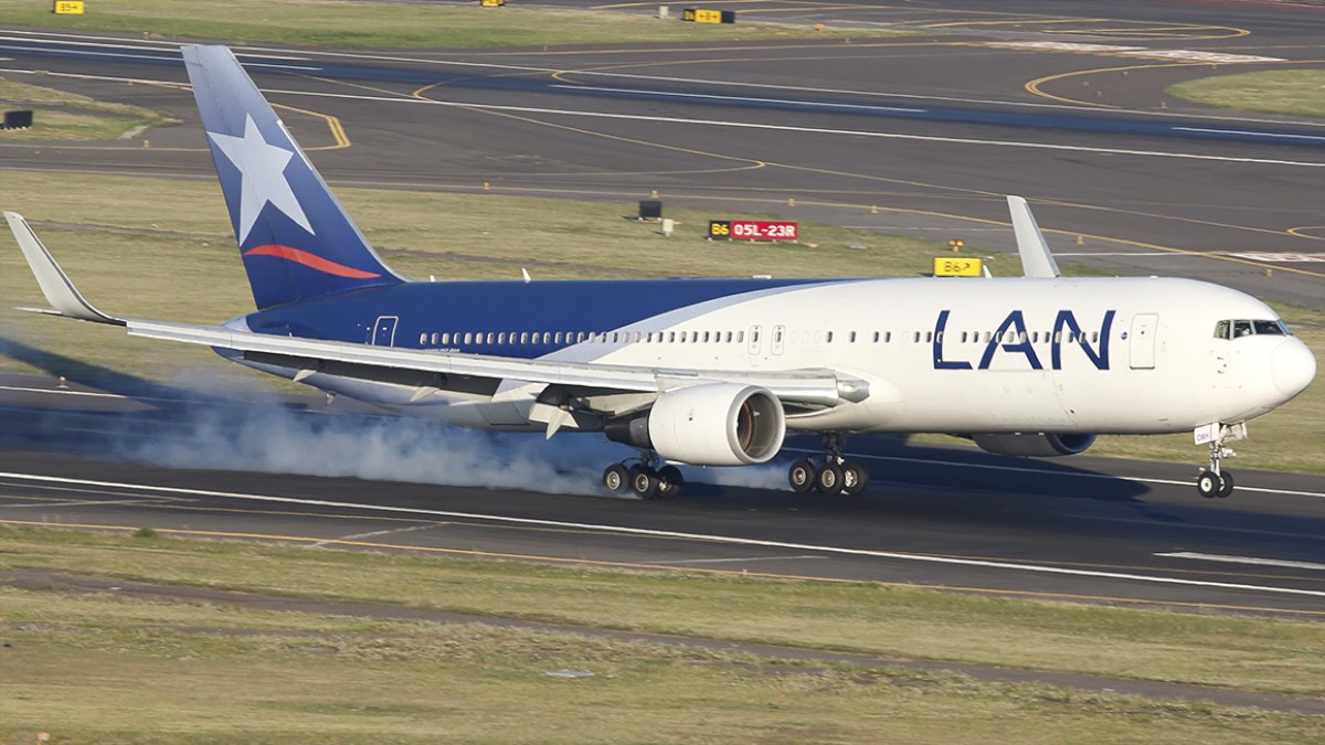 LAN Airlines Boeing 767 - © Ivan Cabrero - jetphotos.net