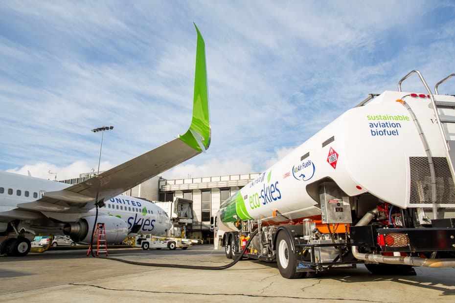 United Airlines si rifornisce di biofuel a Los Angeles LAX