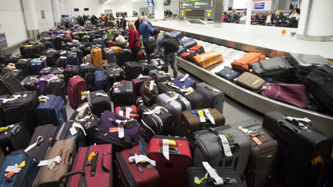 anche il freddo, -40C, può influire sulla consegna bagagli @ Randy Risling / Toronto Star