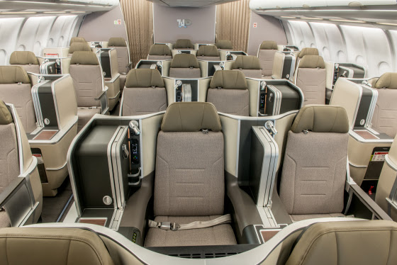 la nuova business class TAP a bordo di Airbus A330 ha disposizione 2+2+1, tutti i sedili reclinano in posizione completamente orizzontale